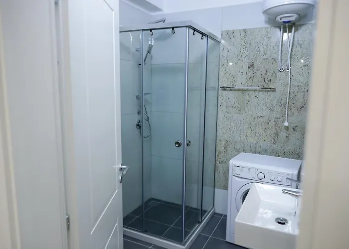 Fishta Q5 34 アパート *