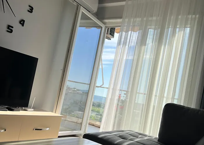 Fishta Q5 34 アパート