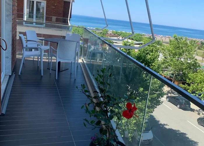 アパート Fishta Q5 34 *